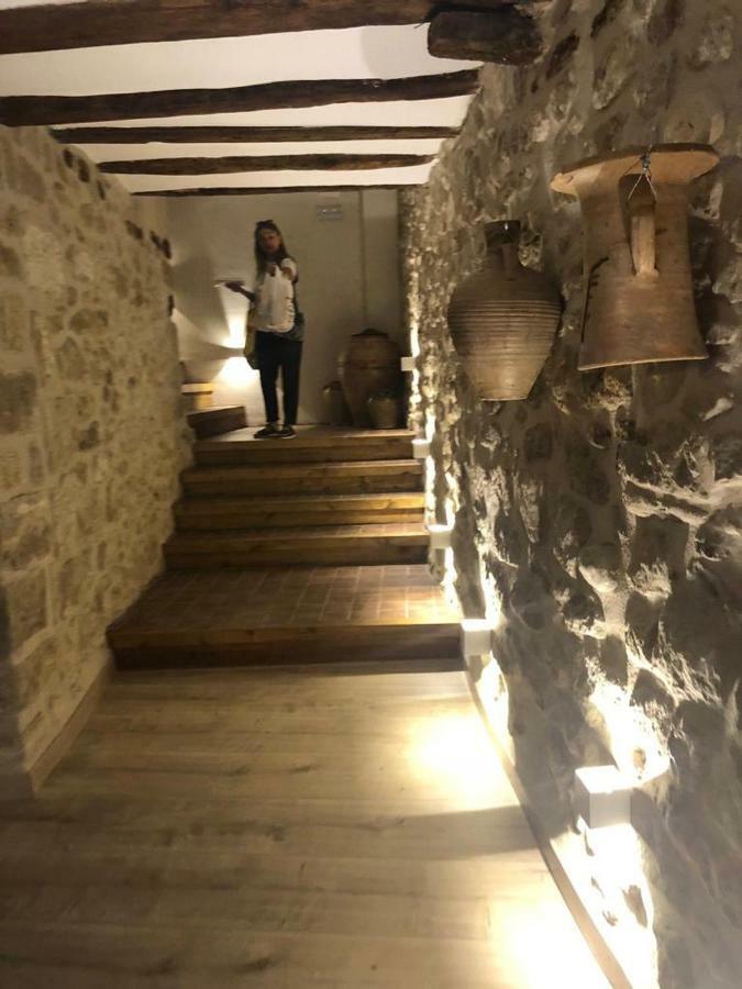 Lastias Валдеробрес Екстериор снимка